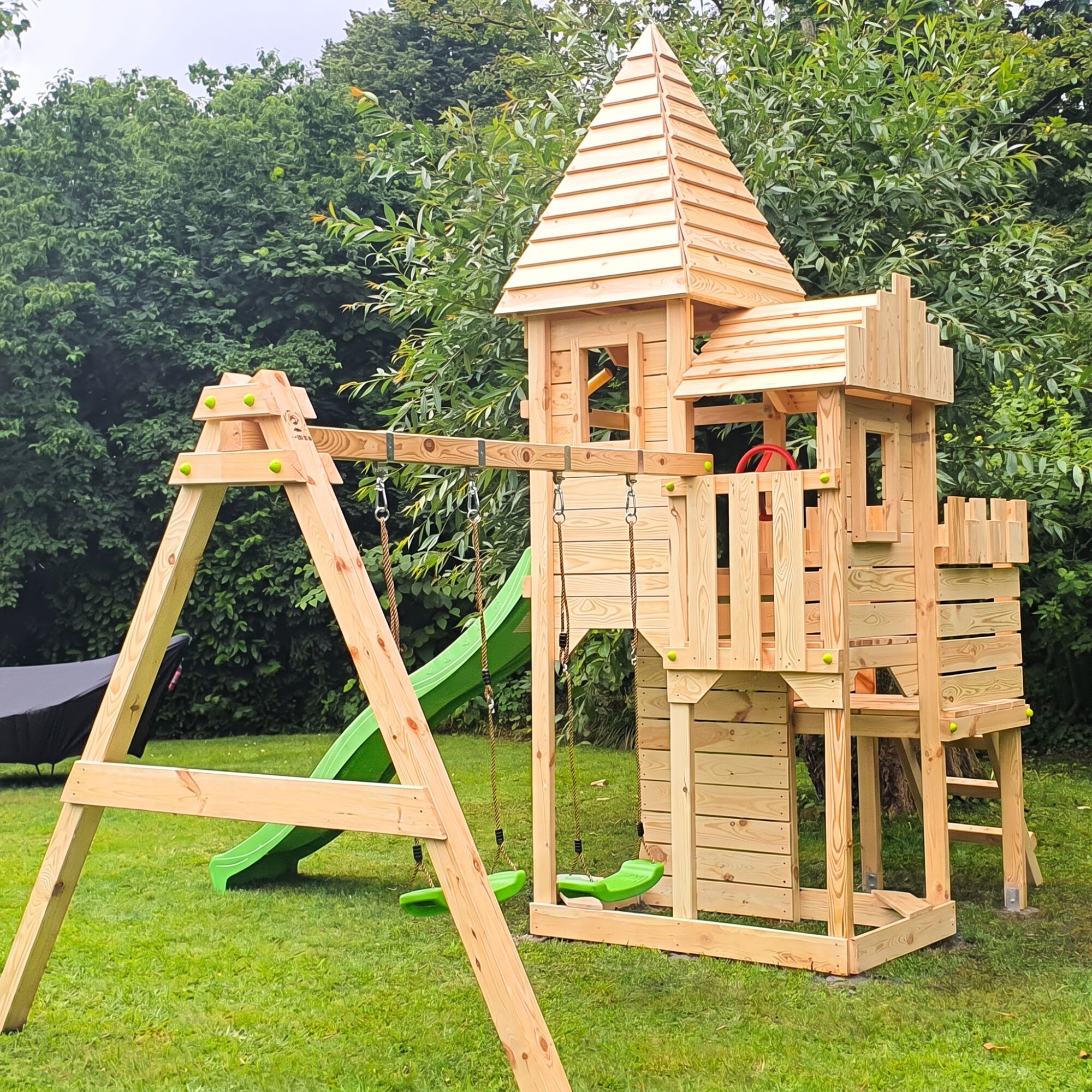 Spielturm Ritterburg L mit Rutsche