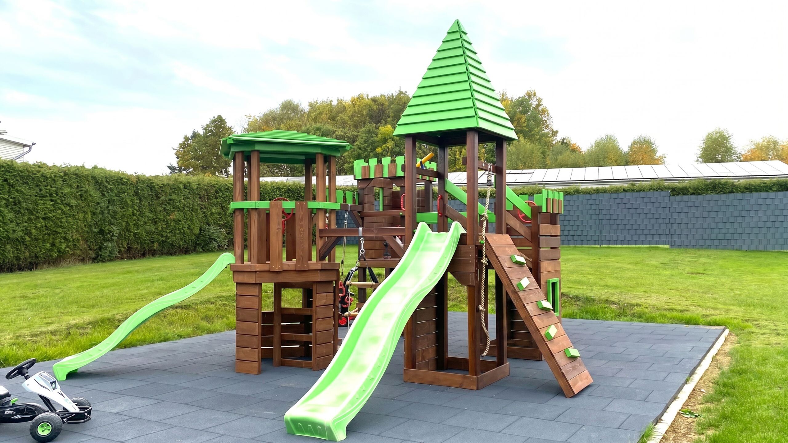 Spielturm XXL+R mit Rutschen und Schaukel